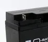 Close-up of the top corner of a black battery. Produktbild-Vorschau