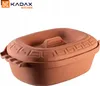 A clay pot with a lid and handles, on a white background. Voir les images du produit