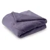 A folded purple blanket on a white background. Anteprima dell’immagine prodotto