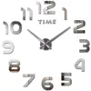 A 3D wall clock with mirrored numbers and metallic hands, displayed against a white background. Anteprima dell’immagine prodotto