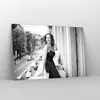 Bilder auf glas - Einteilig - Frau Balkon Straße - 120x80cm Produktbild-Vorschau 4
