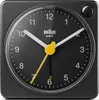A close-up, front-facing view of a black Braun alarm clock. Anteprima dell’immagine prodotto