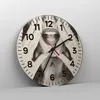Wanduhr - Rund - Glasuhr - Frau Mund Geheimnis - 40x40cm - Produktbild-Vorschau 4