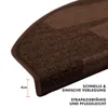 Close-up of a brown stair mat with text overlays highlighting its features. Produktbild-Vorschau