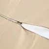 A close-up view of a zipper on a beige fabric. Anteprima dell’immagine prodotto