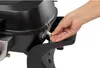 A hand is shown adjusting a latch on a black gas grill. Produktbild-Vorschau