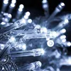 A close-up view of white LED string lights against a dark background. Anteprima dell’immagine prodotto
