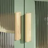 SoBuy Schubladen-Sideboard FSB108-E-GR: Holzgriffe an der Glastür der skandinavischen Vitrine Voir les images du produit
