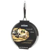 A frying pan with a label showing pancakes. Voir les images du produit