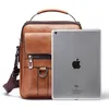 A brown leather messenger bag is shown next to a silver tablet. Produktbild-Vorschau