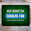 Metallschild XL mit Spruch: Hier wohnt ein Schalke-Fan Produktbild-Vorschau 2