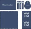 This image displays various components of a screen protector kit, including a mounting card, guide stickers, a dust absorber, and wet pads. Produktbild-Vorschau