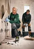Two men are tiling a wall in a room. Produktbild-Vorschau