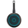 The bottom view of a black frying pan with a blue textured base and a black handle. Voir les images du produit
