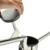 A hand is holding the lid of a kitchen utensil, about to place it onto the main body of the utensil. Produktbild-Vorschau