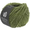 A ball of green yarn with a label. Produktbild-Vorschau