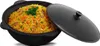 A black cast iron pot filled with yellow rice, carrots, and peas, with the lid placed next to it. Produktbild-Vorschau