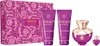 A Versace Dylan Purple gift set for women, including a perfume bottle, a smaller perfume bottle, and two tubes of body lotion, all in purple packaging with a decorative pattern. Anteprima dell’immagine prodotto