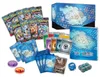 Pokémon -  Karmesin & Purpur Top-Trainer Box Stellarkrone - Produktbild-Vorschau 2
