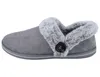 A single gray slipper with faux fur trim and a decorative button is shown from the side against a white background. Produktbild-Vorschau