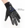 A hand wearing a black glove is shown with water splashing on it, demonstrating its water-repellent properties. Produktbild-Vorschau