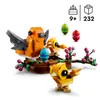 A LEGO Creator bird's nest set with three toy birds and decorative flowers, along with age and piece count indicators. Produktbild-Vorschau