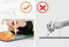 The image is split into two halves, showing the correct and incorrect ways to hold a stylus pen for a tablet. The left side shows the correct way with a checkmark, and the right side shows the incorrect way with a cross mark. Produktbild-Vorschau