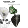 Three different colored in-ear headphones are displayed against a white background, with text highlighting their appearance options and sound quality. Produktbild-Vorschau