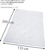 A white quilted blanket or duvet is laid flat on a white background, with measurement indicators showing its dimensions. Produktbild-Vorschau