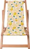 A wooden deck chair with a fabric seat featuring a pattern of sliced and whole pears. Voir les images du produit
