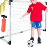 A child is playing soccer with a soccer goal and accessories. Voir les images du produit