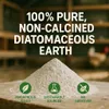 A pile of white powder, likely diatomaceous earth, with text overlays and a blurred background of a chicken coop. Produktbild-Vorschau