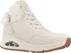 A single beige Skechers Uno sneaker with white laces and faux fur trim is shown against a white background. Voir les images du produit