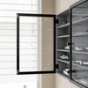 SoBuy Wandvitrine FSB113-DG vor einem Fenster mit Jalousien, eine Tür offen Anteprima dell’immagine prodotto