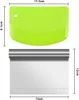 Two kitchen tools, a green plastic dough scraper and a stainless steel dough cutter, are shown with dimensions indicated by measurement lines and numbers. Produktbild-Vorschau