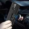 A hand holding a black phone case with a ring holder, magnetically attached to a rose gold car vent mount. Anteprima dell’immagine prodotto