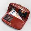 Eine große, geräumige Brieftasche aus natürliches Leder mit Produktbild-Vorschau 16
