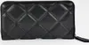 A black quilted wallet is shown against a white background. Produktbild-Vorschau