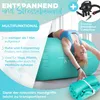 A woman is lying on a teal air track, with an electric air pump and a rolled-up mat in the foreground. Text overlays describe the product's benefits and features. Produktbild-Vorschau