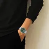 Lacoste Boston Herrenuhr Grün mit leuchtenden Indizes und Produktbild-Vorschau 2