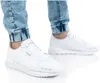 A pair of white Puma R78 SL Runner Uni sneakers worn by a person with light blue jeans. Anteprima dell’immagine prodotto