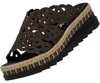 Auf dem Bild ist ein brauner flacher Schuh zu sehen der eine schlichte und elegante Form hat. Der Schuh wird von der Seite präsentiert und hebt die glatte Oberfläche und die feinen Details hervor. Produktbild-Vorschau