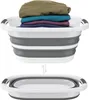 A collapsible laundry basket is shown in both its expanded and folded states, with folded clothes inside the expanded basket. Voir les images du produit