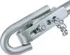 Close-up of a metal towing hitch mechanism with a chain. Anteprima dell’immagine prodotto