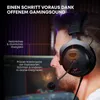 A man wearing a gaming headset, with text overlays highlighting product features. Produktbild-Vorschau