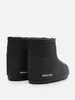 A pair of black Moon Boot Icon Low Nolace boots shown from the back on a white background. Anteprima dell’immagine prodotto
