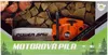 The image shows the packaging of a toy chainsaw, with a realistic depiction of cut logs in the background. Anteprima dell’immagine prodotto