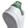 A close-up view of the heel and sole of a white Adidas Stan Smith sneaker with a green heel tab. Náhled obrázku produktu
