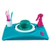 A pottery studio set for children, featuring a teal base, a green pottery piece on a white turntable, pink sculpting tools in a white holder, and a pink spray bottle. Produktbild-Vorschau