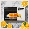 Kandylas Handmade Loukoumi mit Bergamotte-Geschmack Verpackung auf Marmoruntergrund mit Zitrusfrücht Produktbild-Vorschau